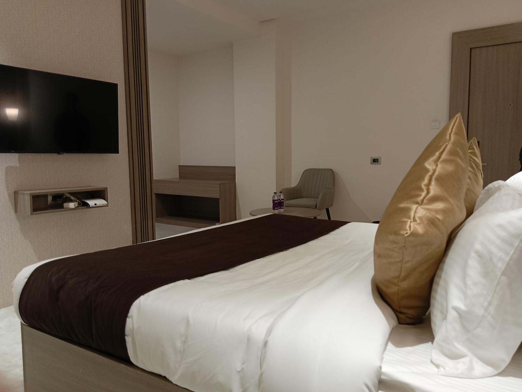 Bk Castles Hotel Jabalpur Dış mekan fotoğraf